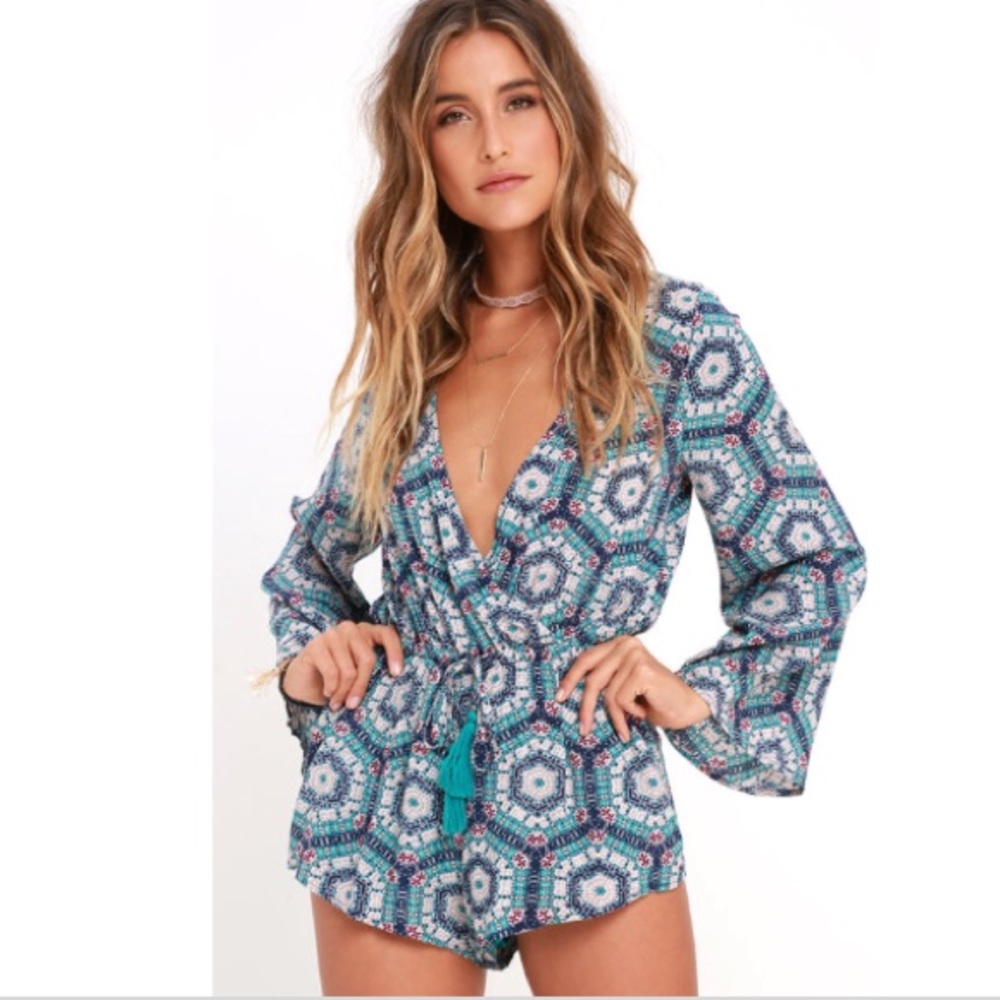 Lulu’s long sleeve V-neck Romper